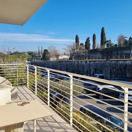 Aura Mura Peschiera del Garda Bagian luar foto