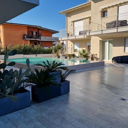 Aura Mura Peschiera del Garda Bagian luar foto